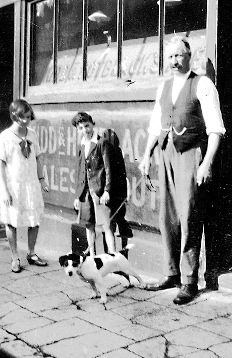 A monochrome photo of members of the Pudney family