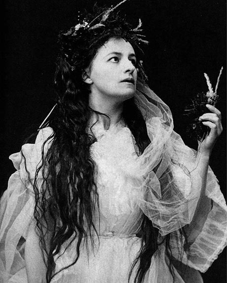 Black and white photograph of a Victorian actress in the costume of Ophelia